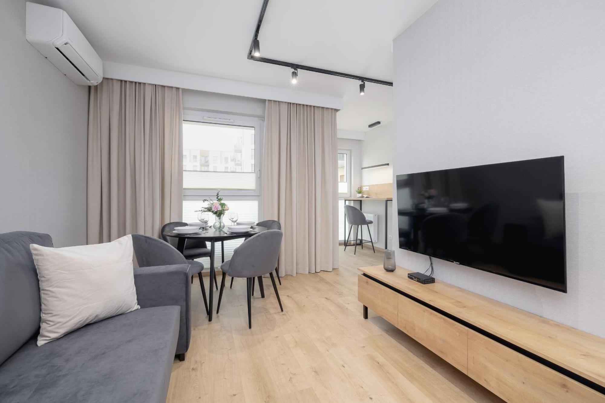 Bright Apartment In Krakow With Garden, Air Conditioning, Parking And Desk By Renters Prestige Экстерьер фото