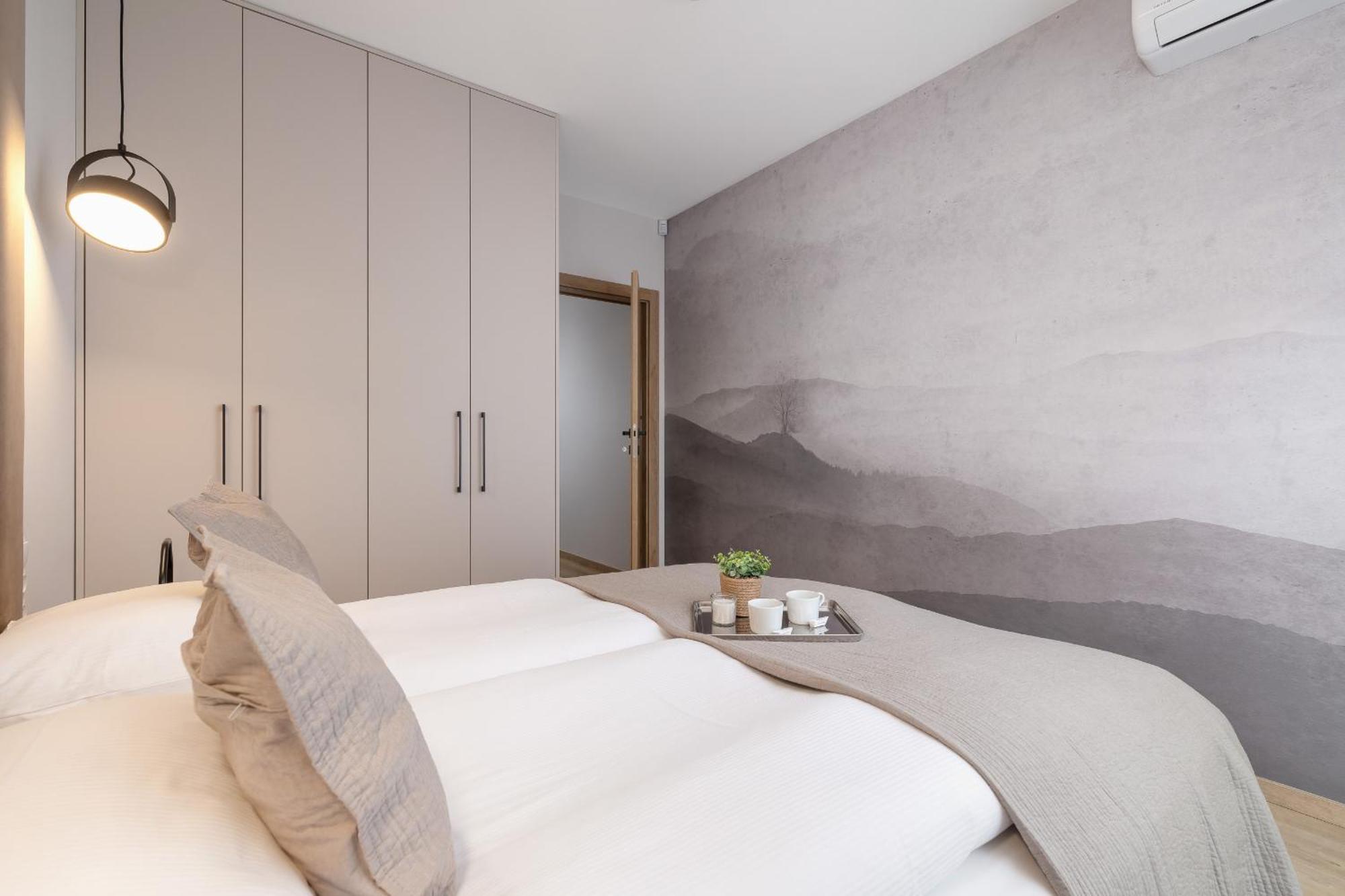 Bright Apartment In Krakow With Garden, Air Conditioning, Parking And Desk By Renters Prestige Экстерьер фото