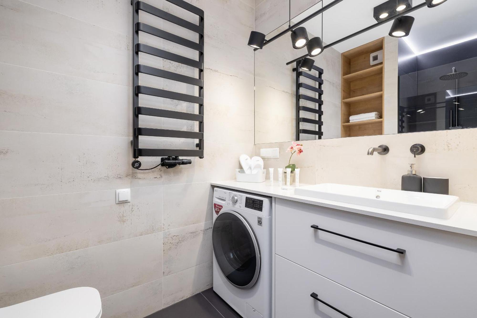 Bright Apartment In Krakow With Garden, Air Conditioning, Parking And Desk By Renters Prestige Экстерьер фото