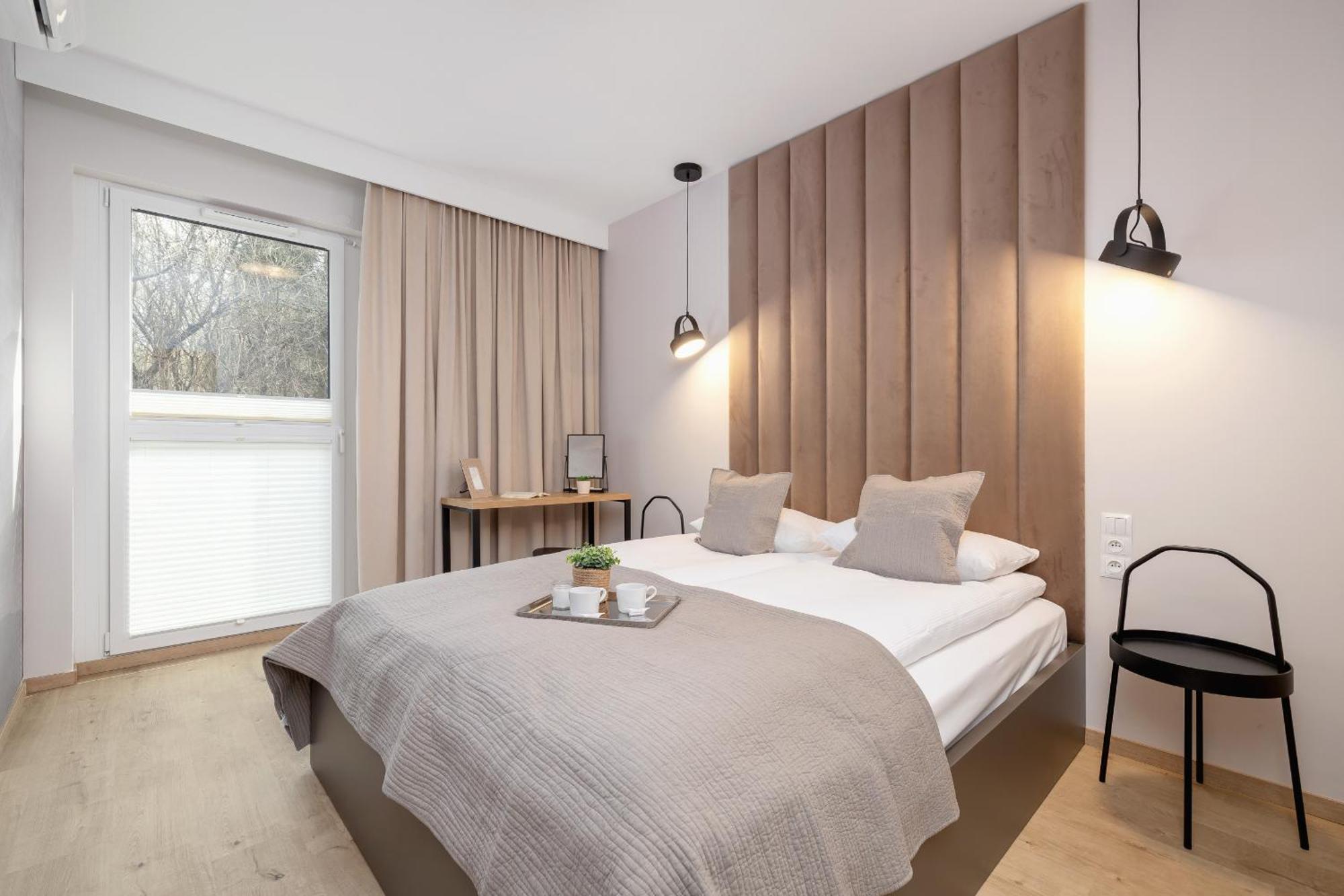 Bright Apartment In Krakow With Garden, Air Conditioning, Parking And Desk By Renters Prestige Экстерьер фото