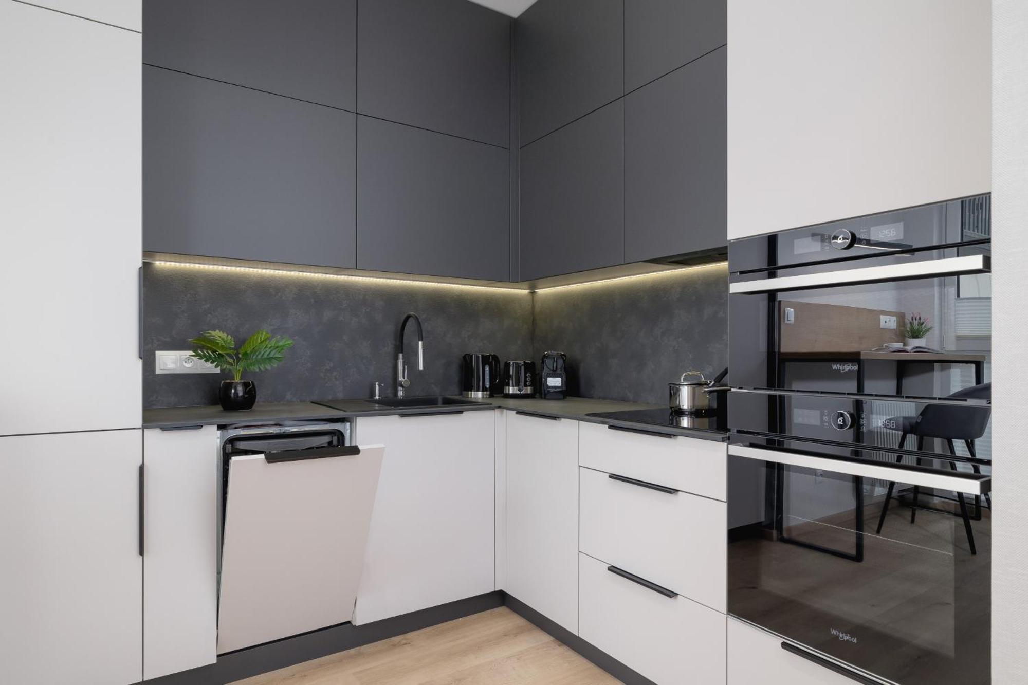 Bright Apartment In Krakow With Garden, Air Conditioning, Parking And Desk By Renters Prestige Экстерьер фото