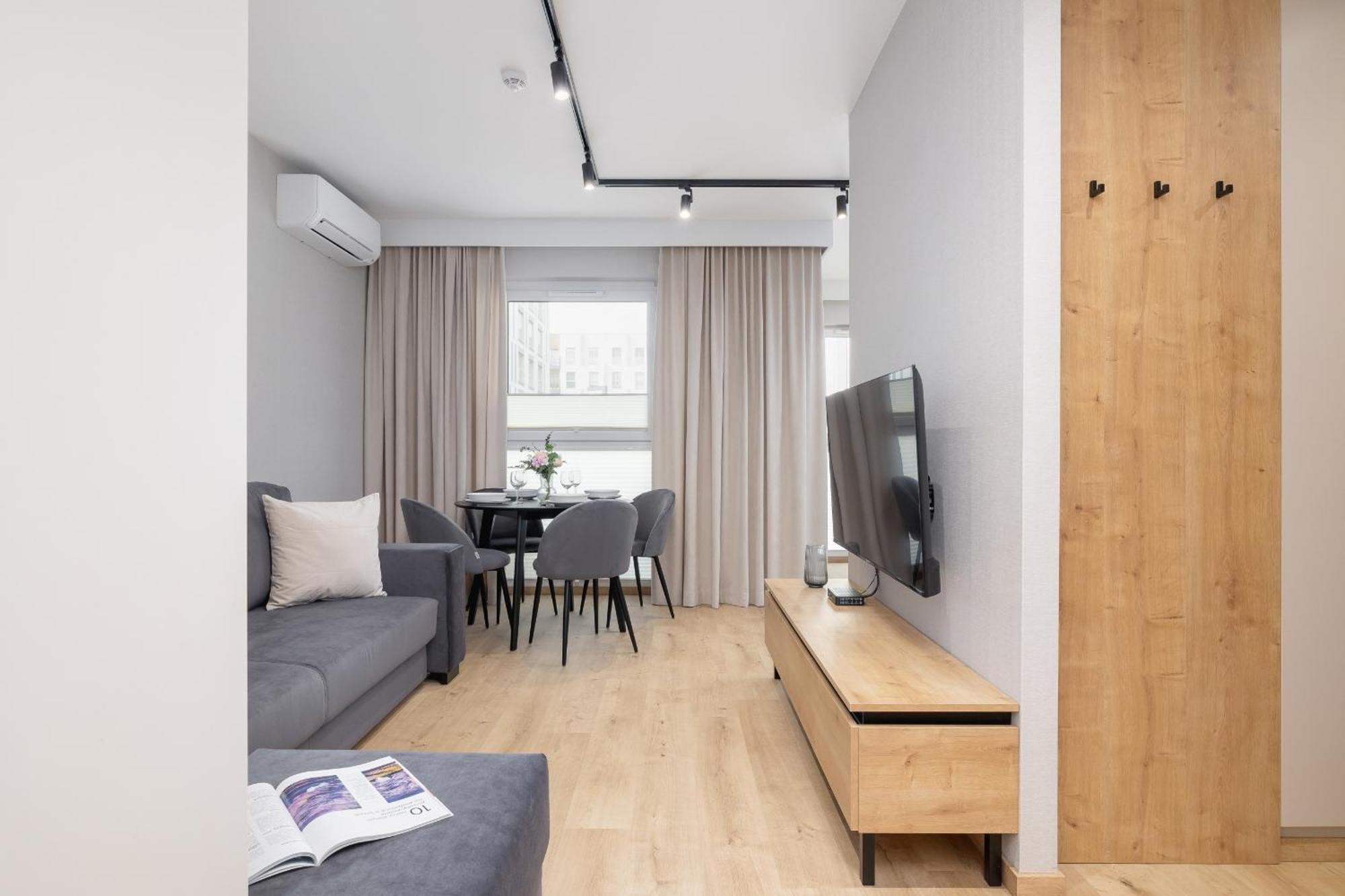 Bright Apartment In Krakow With Garden, Air Conditioning, Parking And Desk By Renters Prestige Экстерьер фото