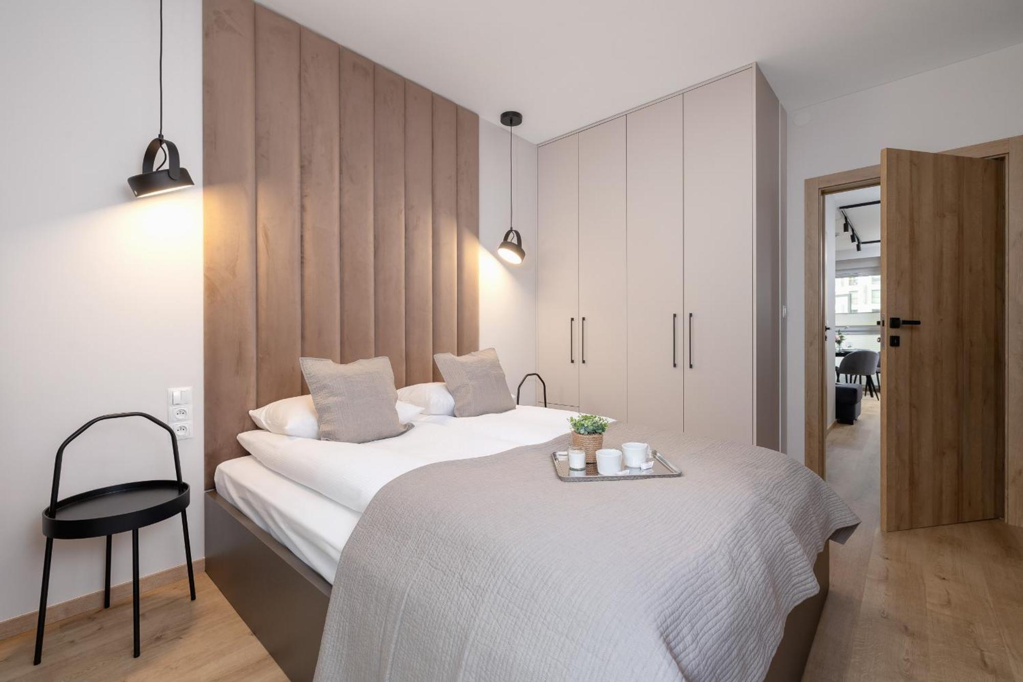 Bright Apartment In Krakow With Garden, Air Conditioning, Parking And Desk By Renters Prestige Экстерьер фото
