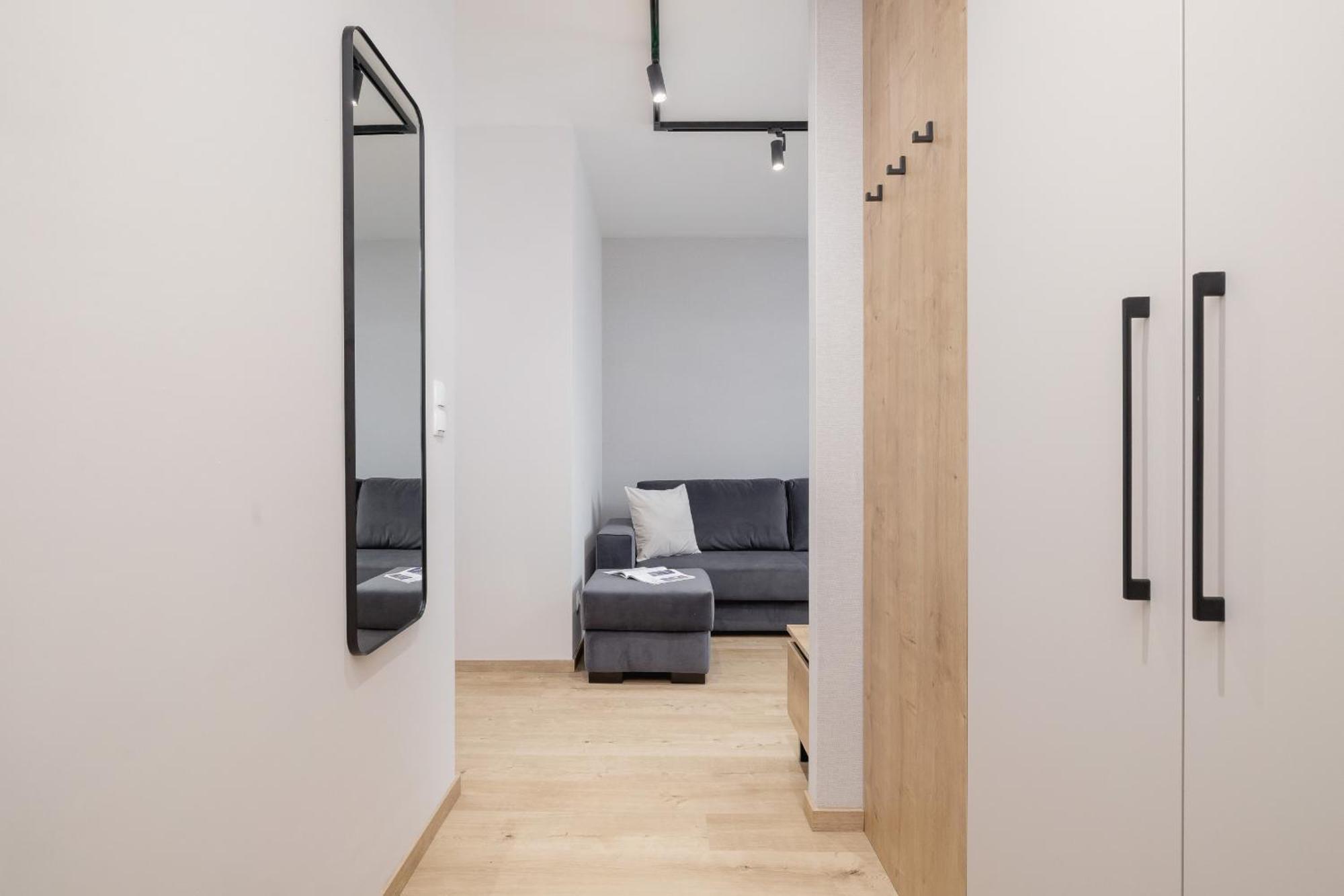 Bright Apartment In Krakow With Garden, Air Conditioning, Parking And Desk By Renters Prestige Экстерьер фото