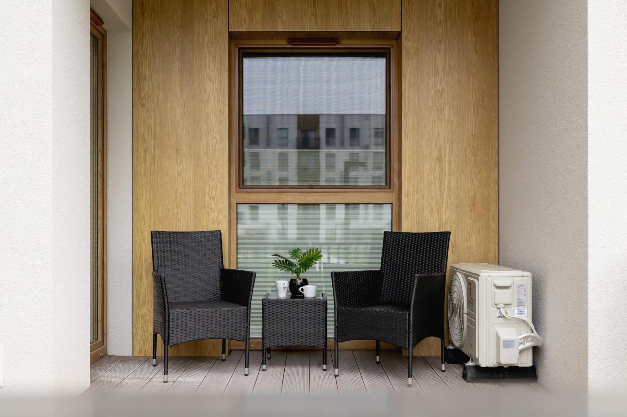 Bright Apartment In Krakow With Garden, Air Conditioning, Parking And Desk By Renters Prestige Экстерьер фото