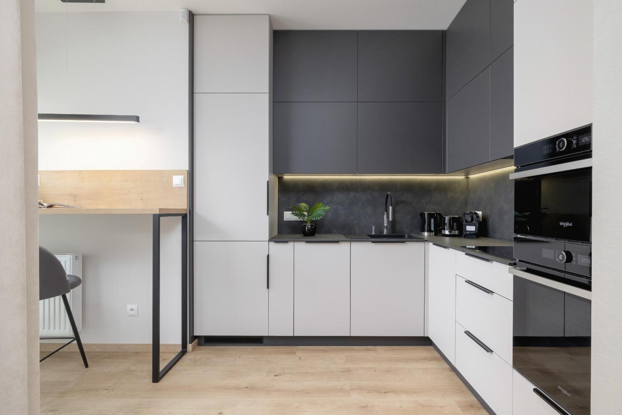 Bright Apartment In Krakow With Garden, Air Conditioning, Parking And Desk By Renters Prestige Экстерьер фото