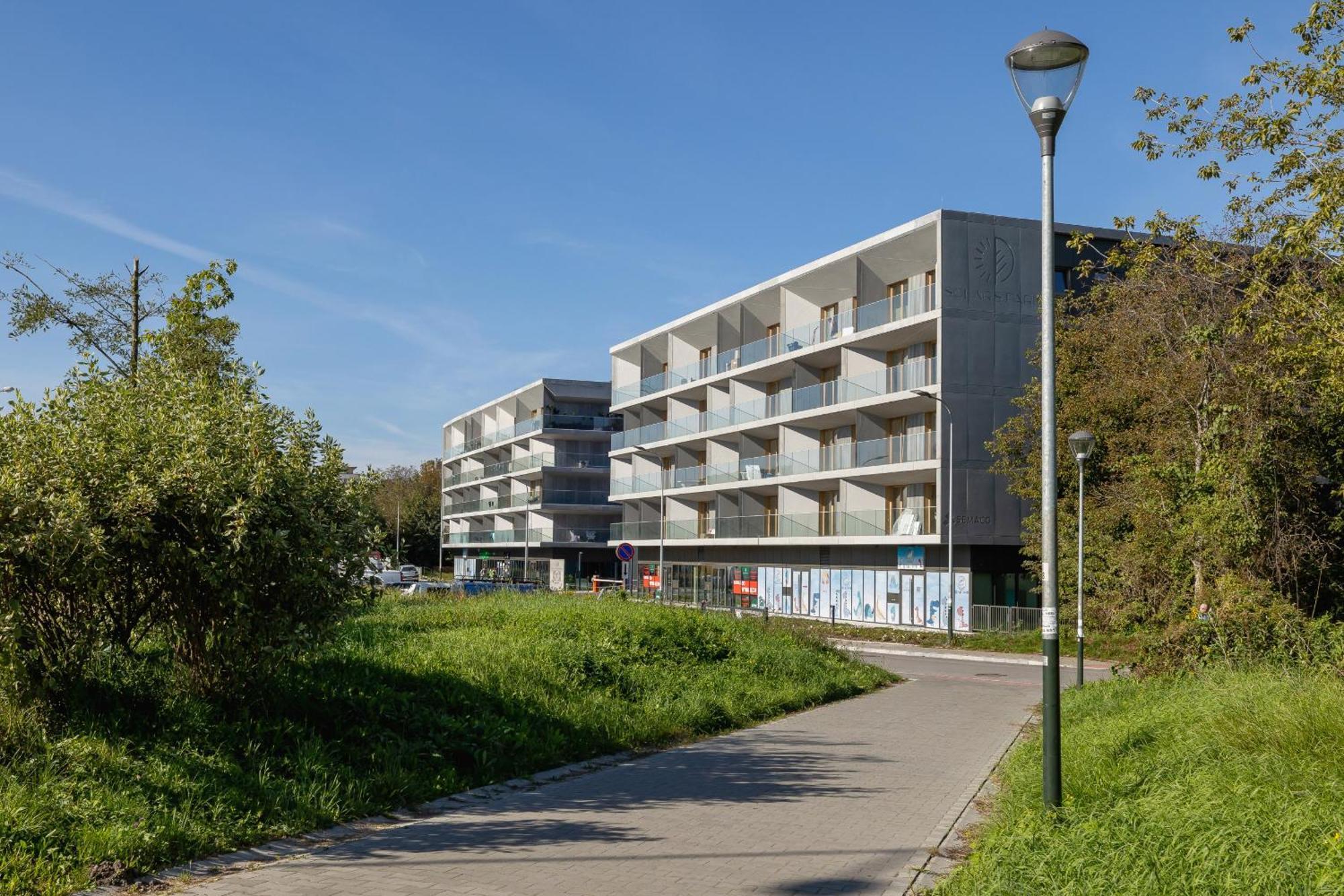 Bright Apartment In Krakow With Garden, Air Conditioning, Parking And Desk By Renters Prestige Экстерьер фото