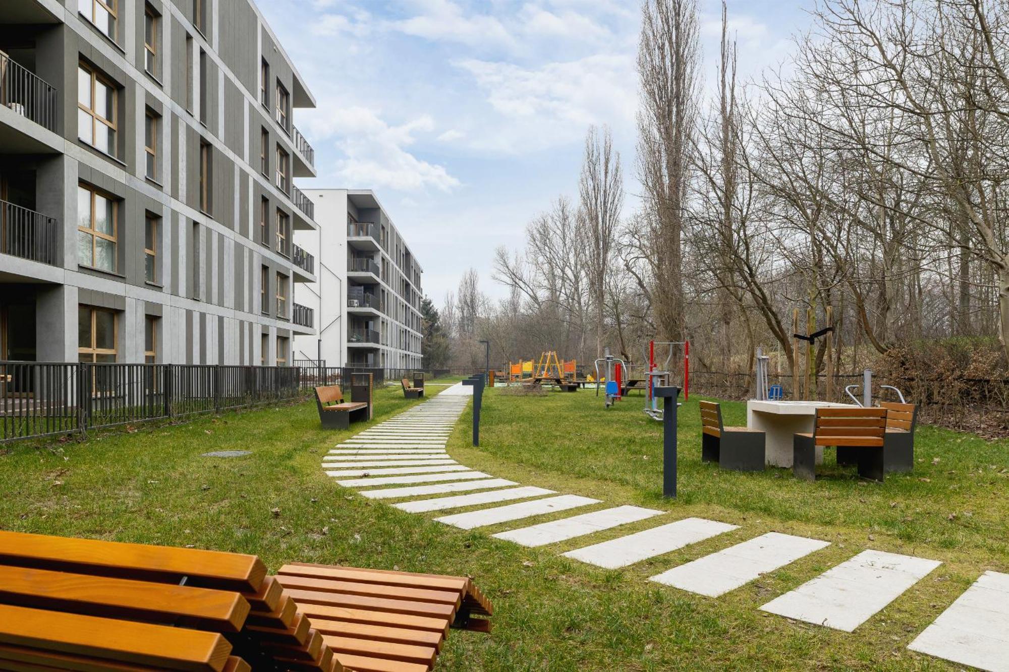 Bright Apartment In Krakow With Garden, Air Conditioning, Parking And Desk By Renters Prestige Экстерьер фото